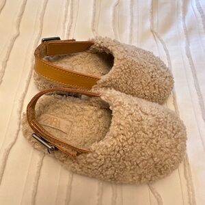 Zara Beige teddy bear slippers